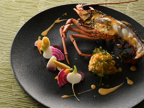 【ペアリング付】ソムリエおすすめのワインと伊勢志摩の恵みのマリアージュを味わう/夕・朝食付