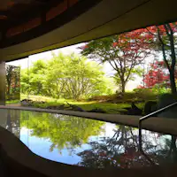 ห้องอาบน้ำสาธารณะขนาดใหญ่ที่ปรับปรุงใหม่ในเดือนธันวาคม 2021