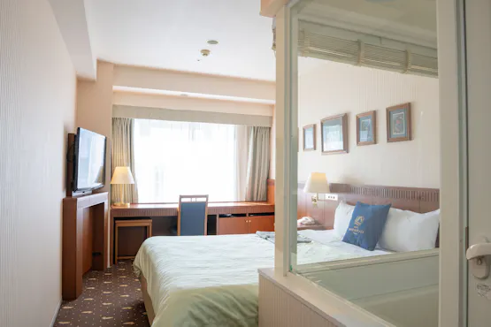 See-through bathroom in the South Wing