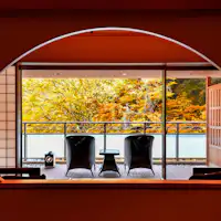 *【Gedung Utama_Kamar Khusus dengan Pemandian Air Panas Terbuka Kinsen】Pemandangan Daun Merah