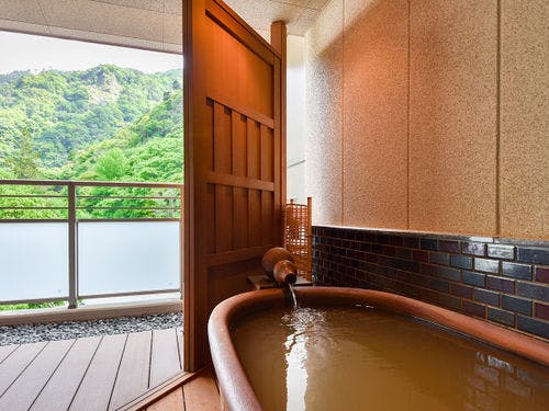 *【金泉露天風呂付客室C・昼のテラス】