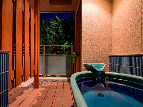 *【自家源泉露天風呂付客室】夜の露天風呂