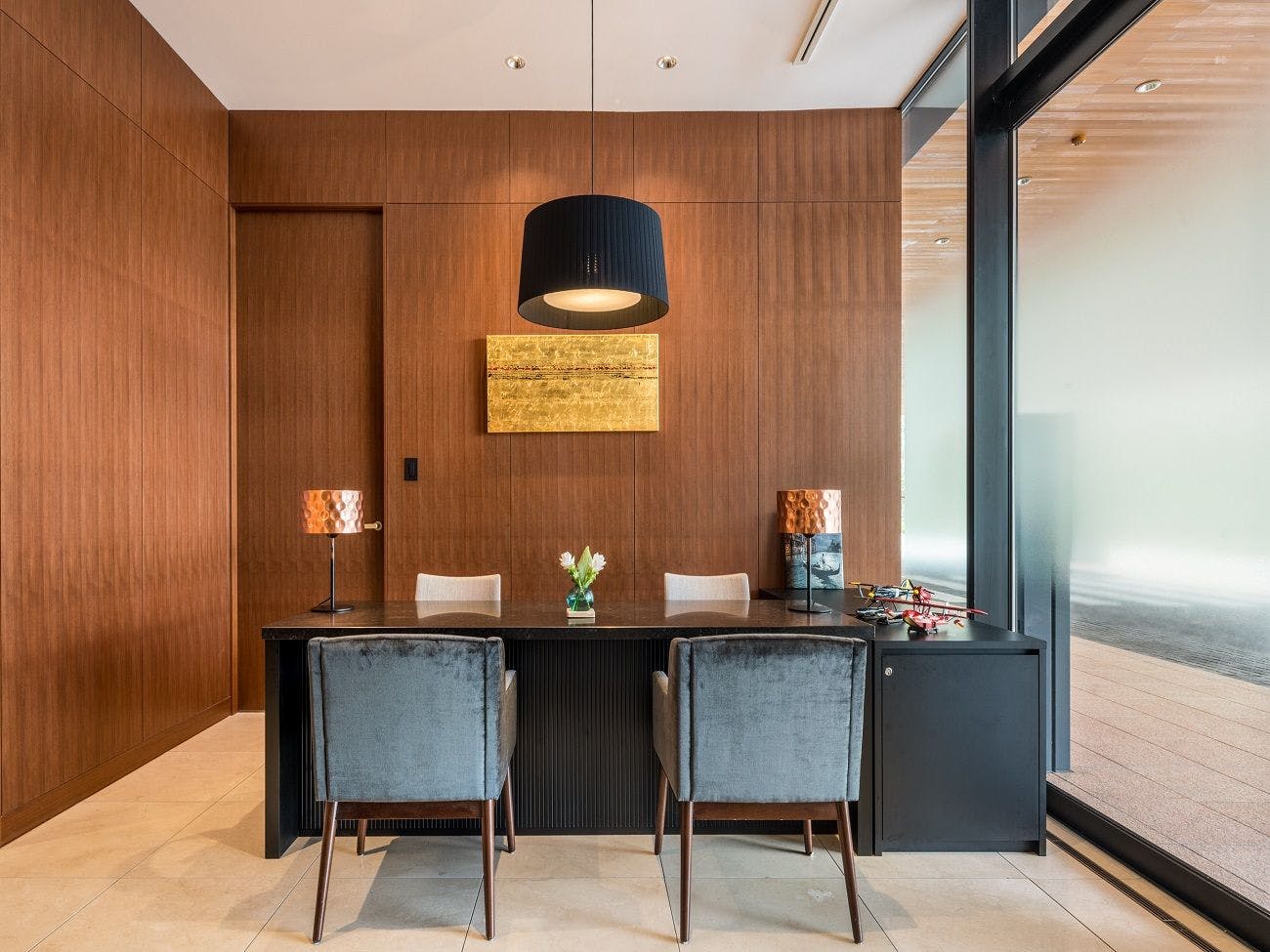 Counter Check-in Club Lounge