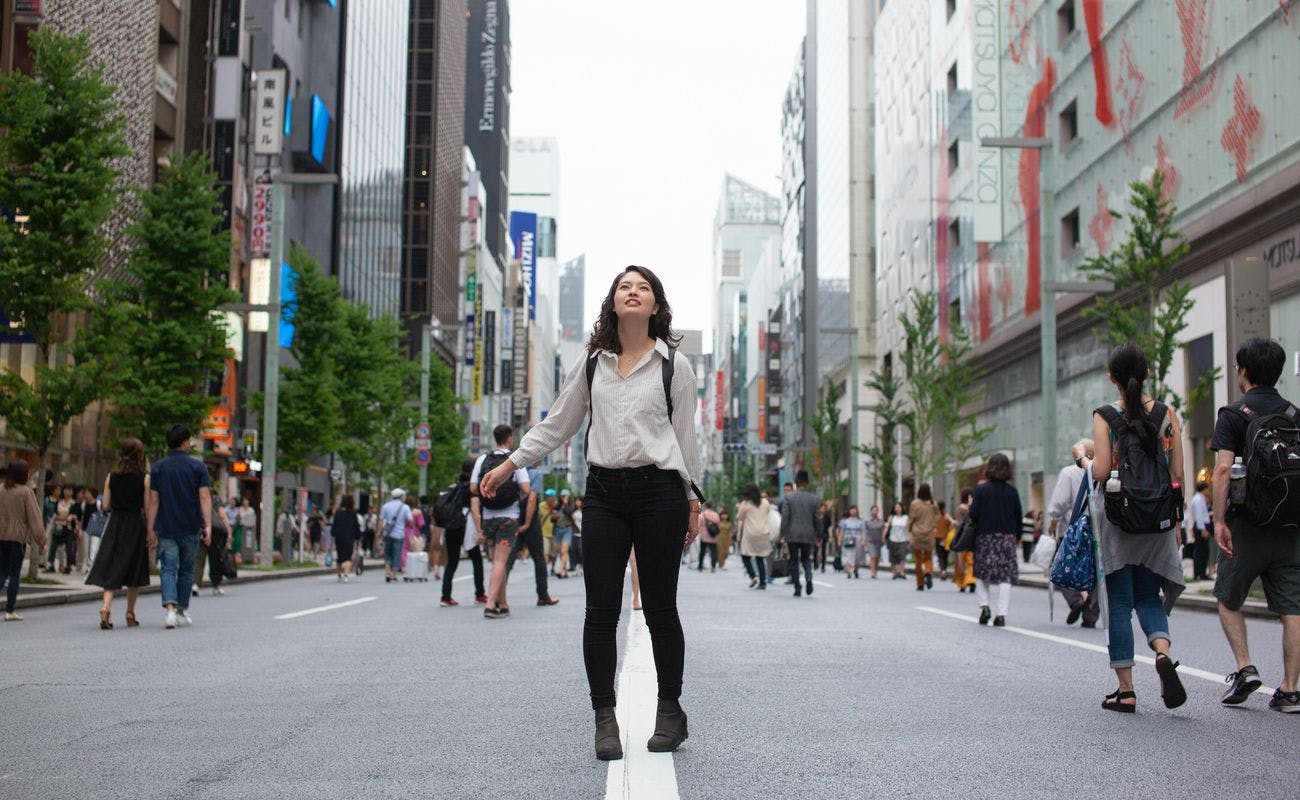 銀座中央通り(車8分/地下鉄15分/徒歩20分)