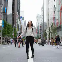 銀座中央通り(車8分/地下鉄15分/徒歩20分)