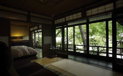 大阪市内から30分【1日1組限定】自然豊かな森に佇む大正時代の邸宅でゆったりとお時間をお過ごし下さい