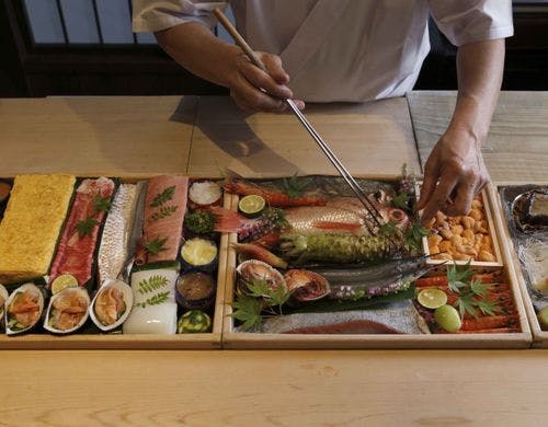 寿司屋のネタケース