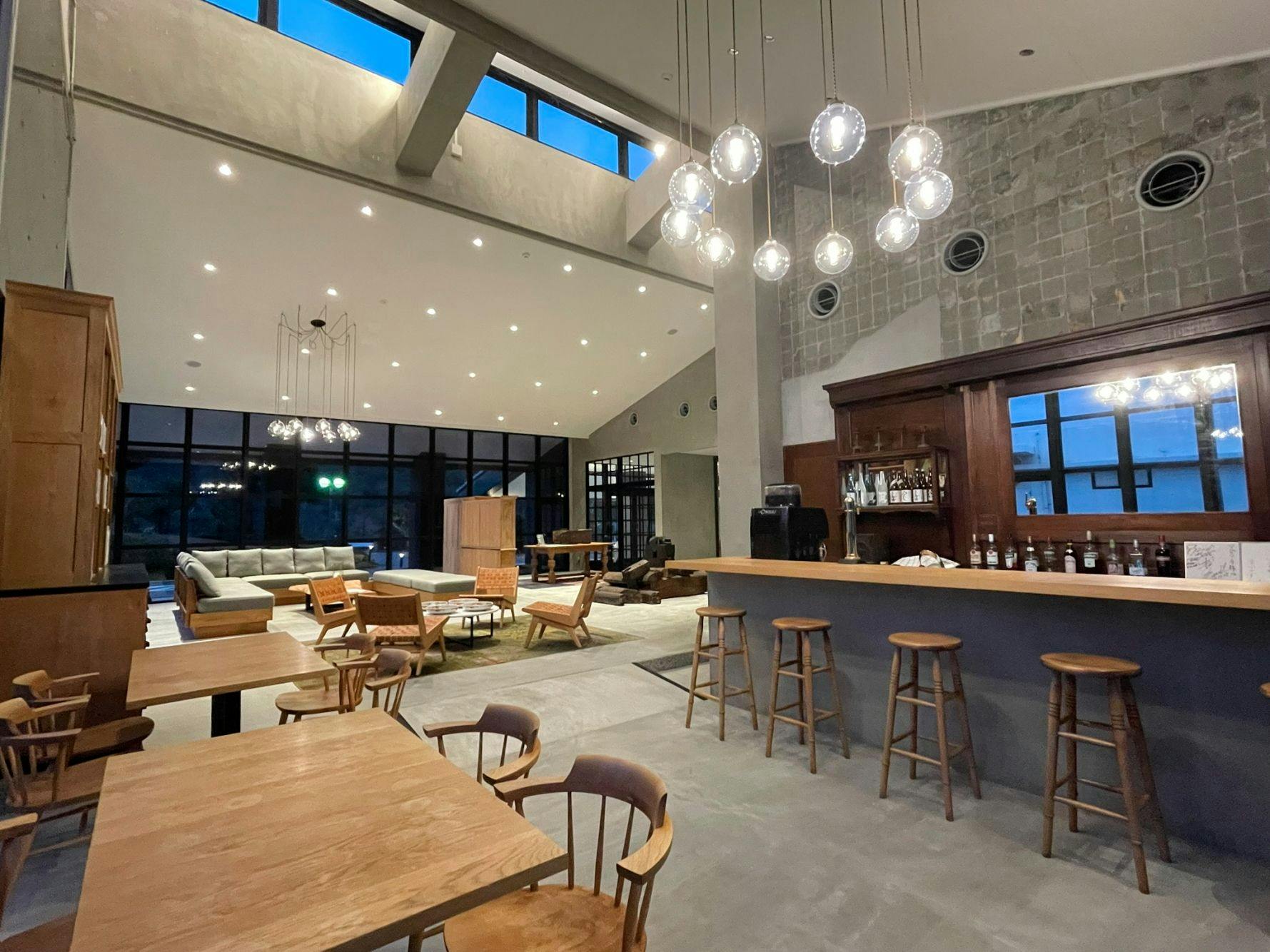 ใช้เวลาที่ Goto ในล็อบบี้เลานจ์ที่เปิดโล่ง