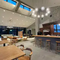 ใช้เวลาที่ Goto ในล็อบบี้เลานจ์ที่เปิดโล่ง