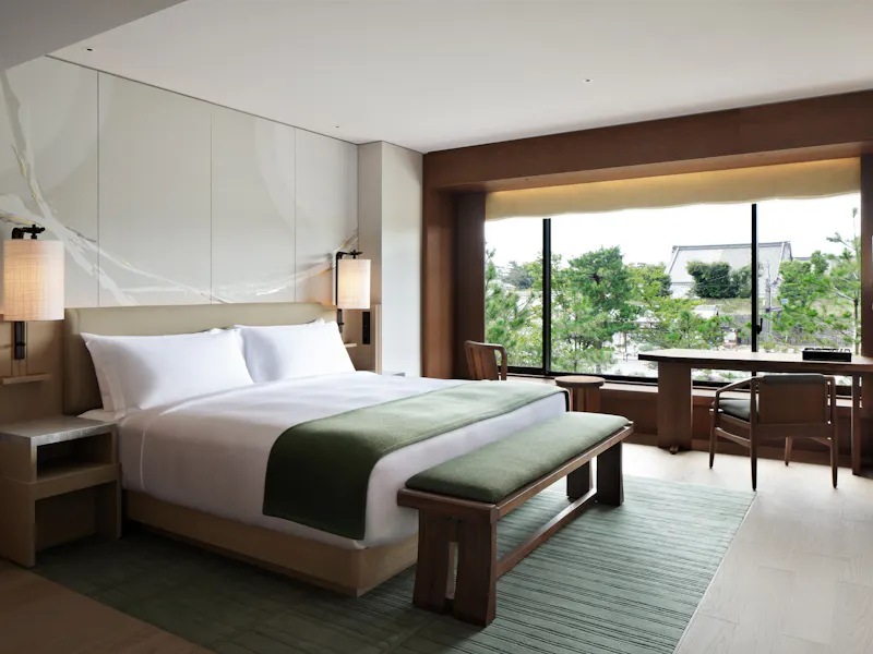 庭に面したHOTEL THE MITSUI KYOTOの客室