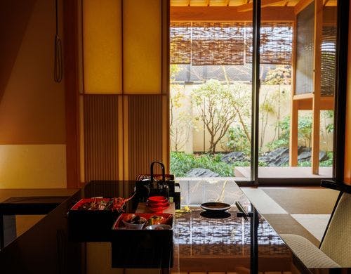 新年の祝い、お重のおせち朝食