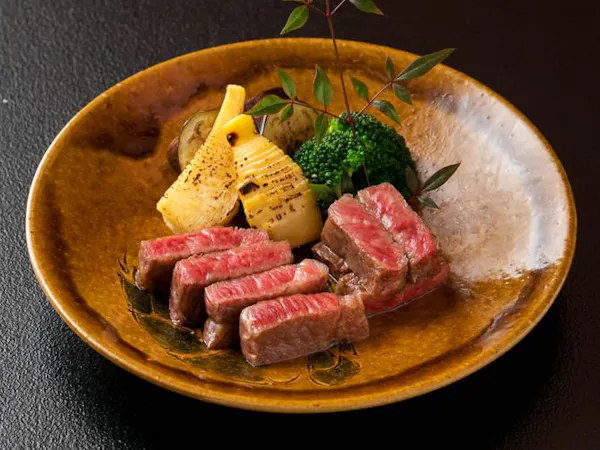 ~冬季限定極上懐石~香箱蟹、能登牛、能登ふぐ、のど黒を雅やかに味わう至福の懐石