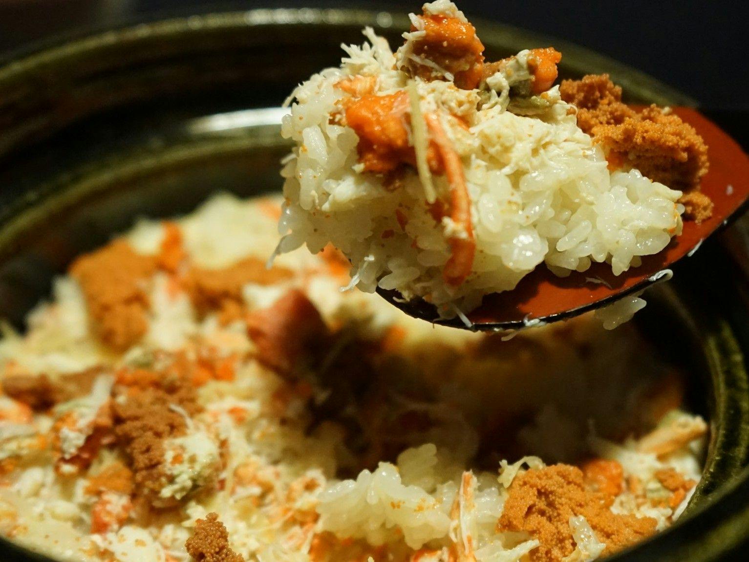 冬の絶品！香箱蟹の土鍋飯