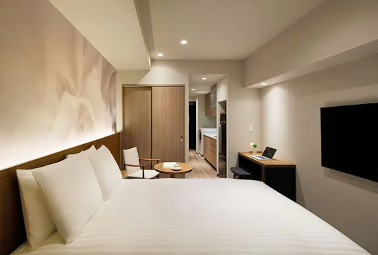 Studio Superior Queen