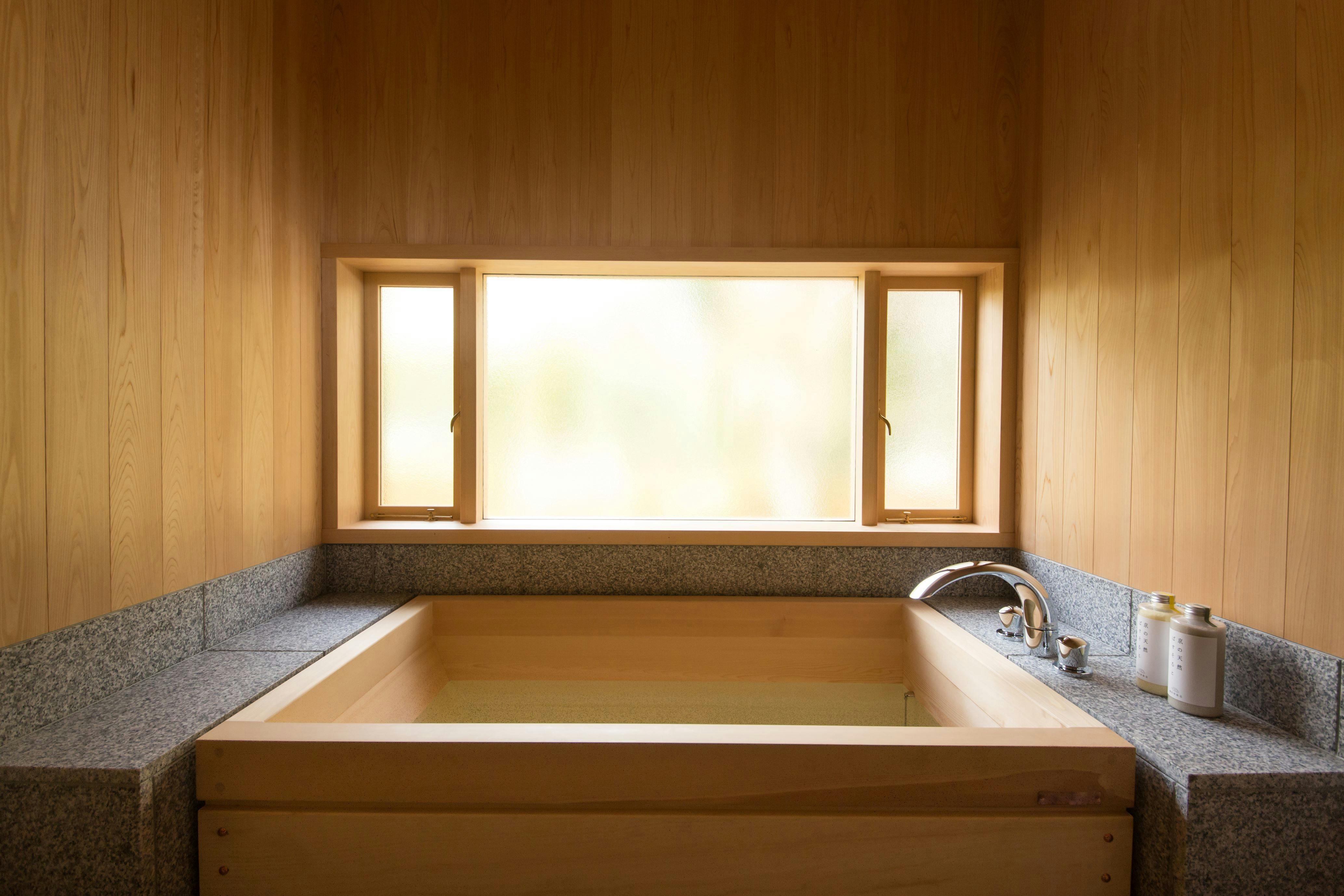Kamar mandi lantai 1