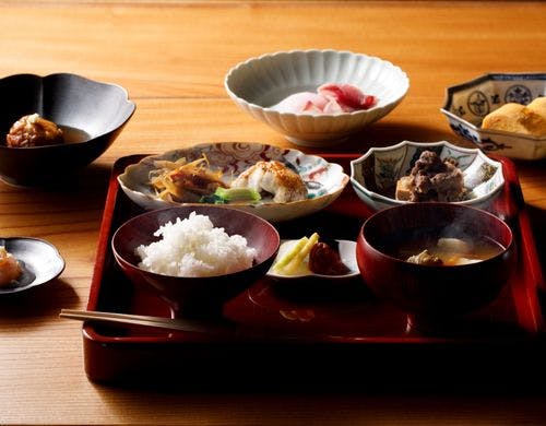 ZUIUN出立つの朝ご飯　和食膳　お魚中心