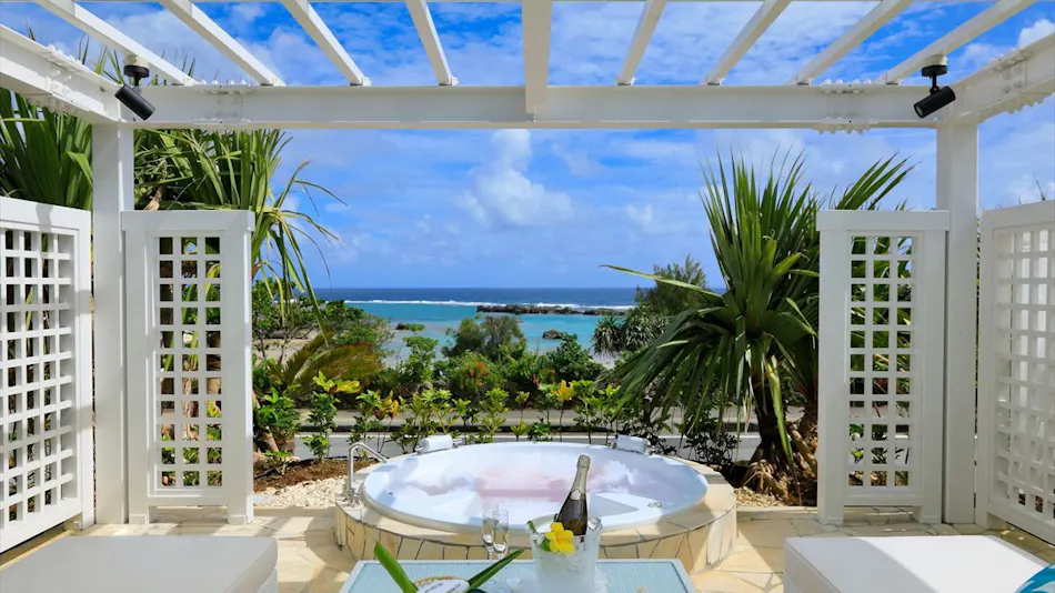 Hotel Shigira Mirage Beach Front