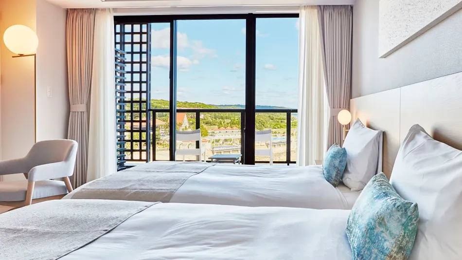 Hotel Shigira Mirage Beach Front