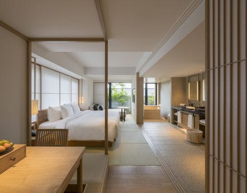 客室：ONSENリトリート　キングベッド