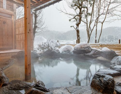 源泉かけ流しの露天風呂
