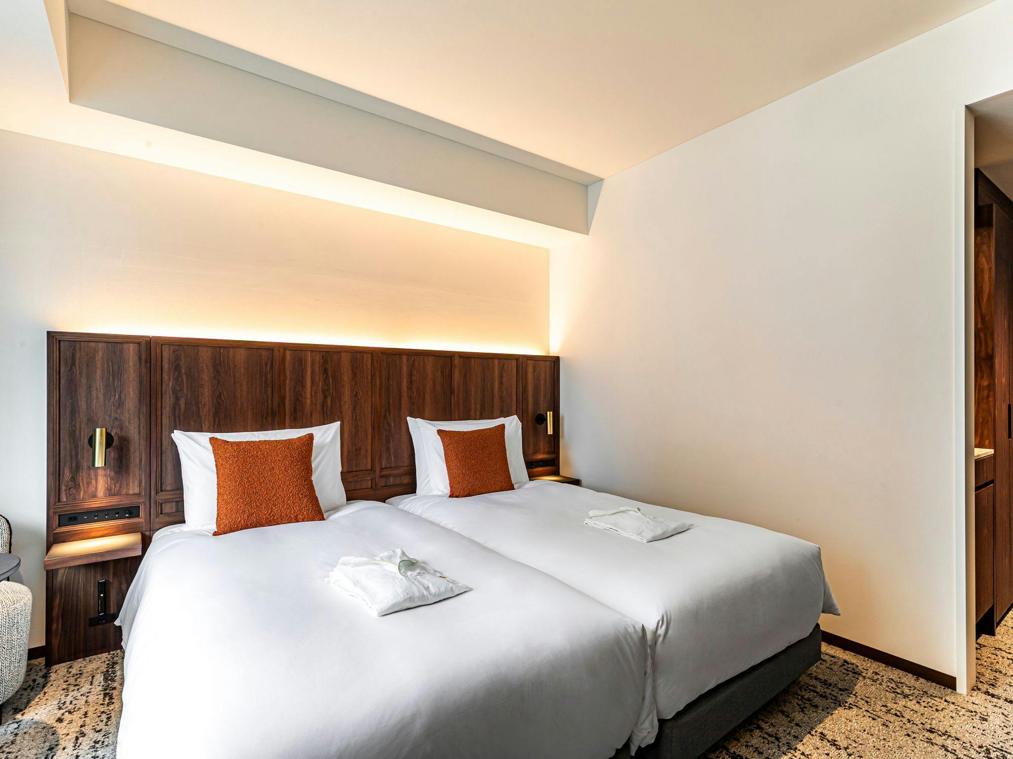 エッセンシャル ハリウッドツイン（一例）