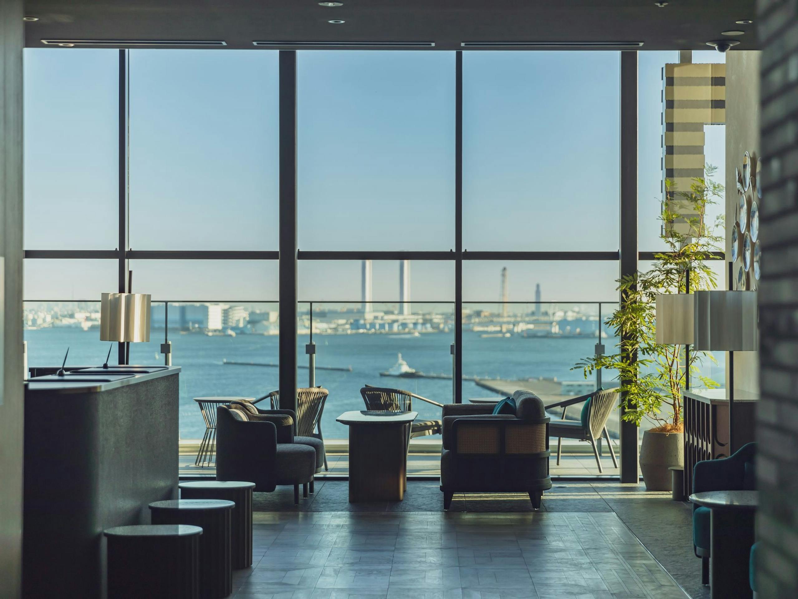 ロビーバー＆テラス