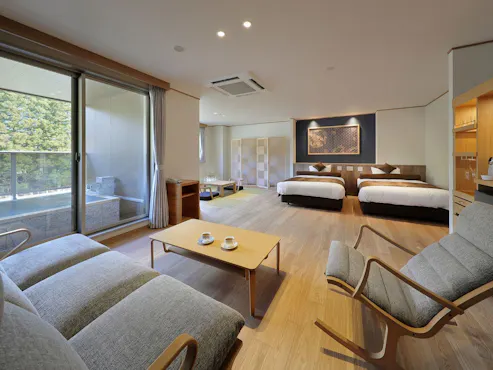 Kamar modern bergaya Jepang-Barat seluas 67 m² dengan pemandian terbuka dari granit mikage