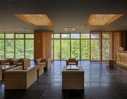 夏のロビーです。