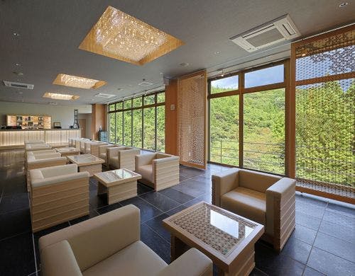 夏のロビーです。