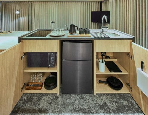 サウナスイート食器棚