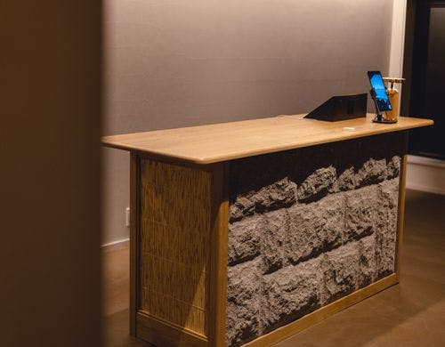 フロント（夜）