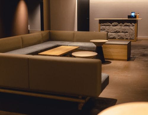 フロント（夜）