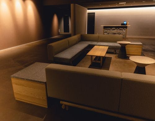 フロント（夜）