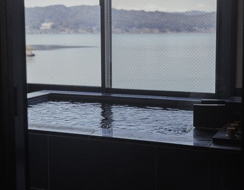 露天風呂付最上階スイート【湖側7階】