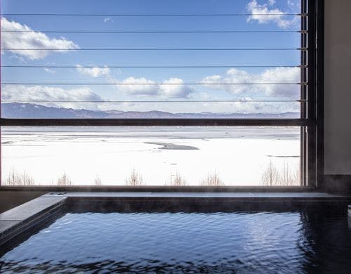 スイート客室露天風呂の転落防止ワイヤー