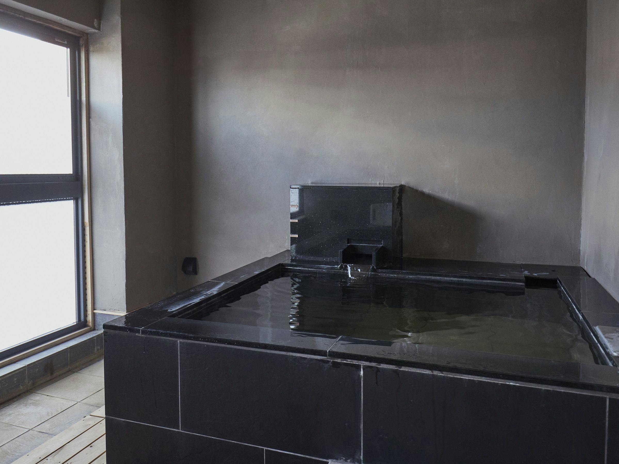 神秘なる諏訪湖に心癒される宿　上諏訪温泉しんゆ