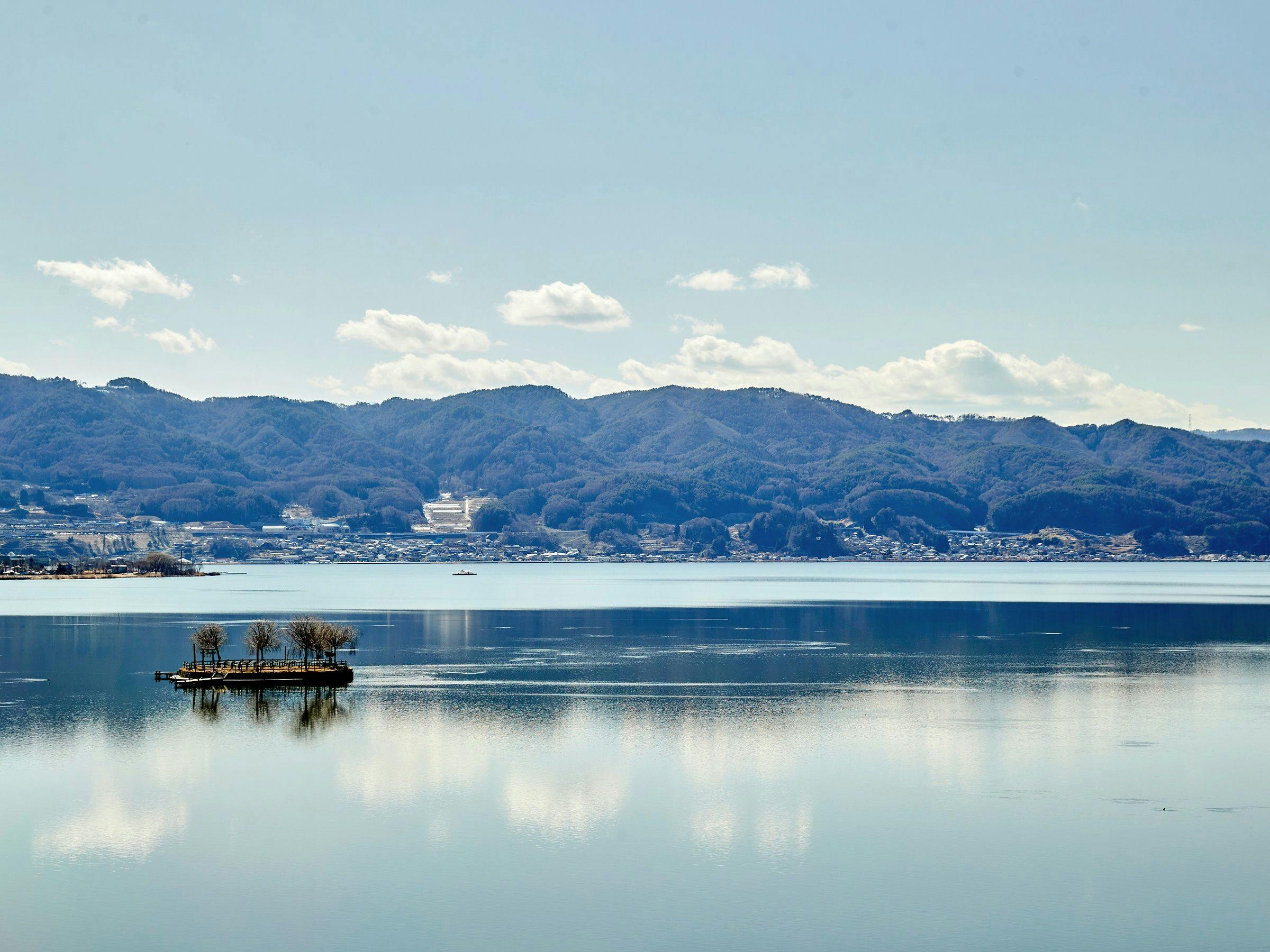神秘なる諏訪湖に心癒される贅沢な時間