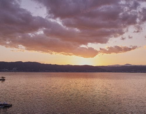 諏訪湖の夕景