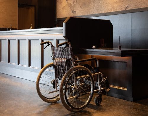 車椅子対応のフロント