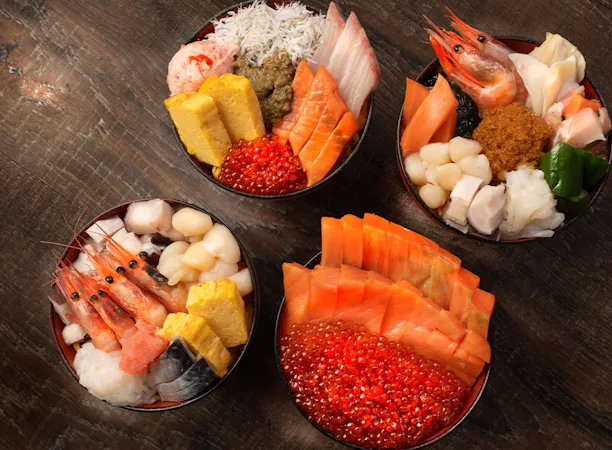朝を彩る海の味覚