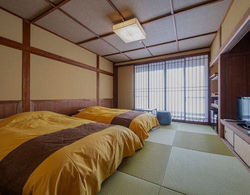 デッキテラス付きのお部屋は渓流一望