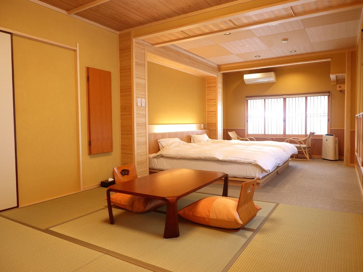 Ini adalah Kamar bergaya Jepang dan Barat. Tempat tidur semi-double twin.