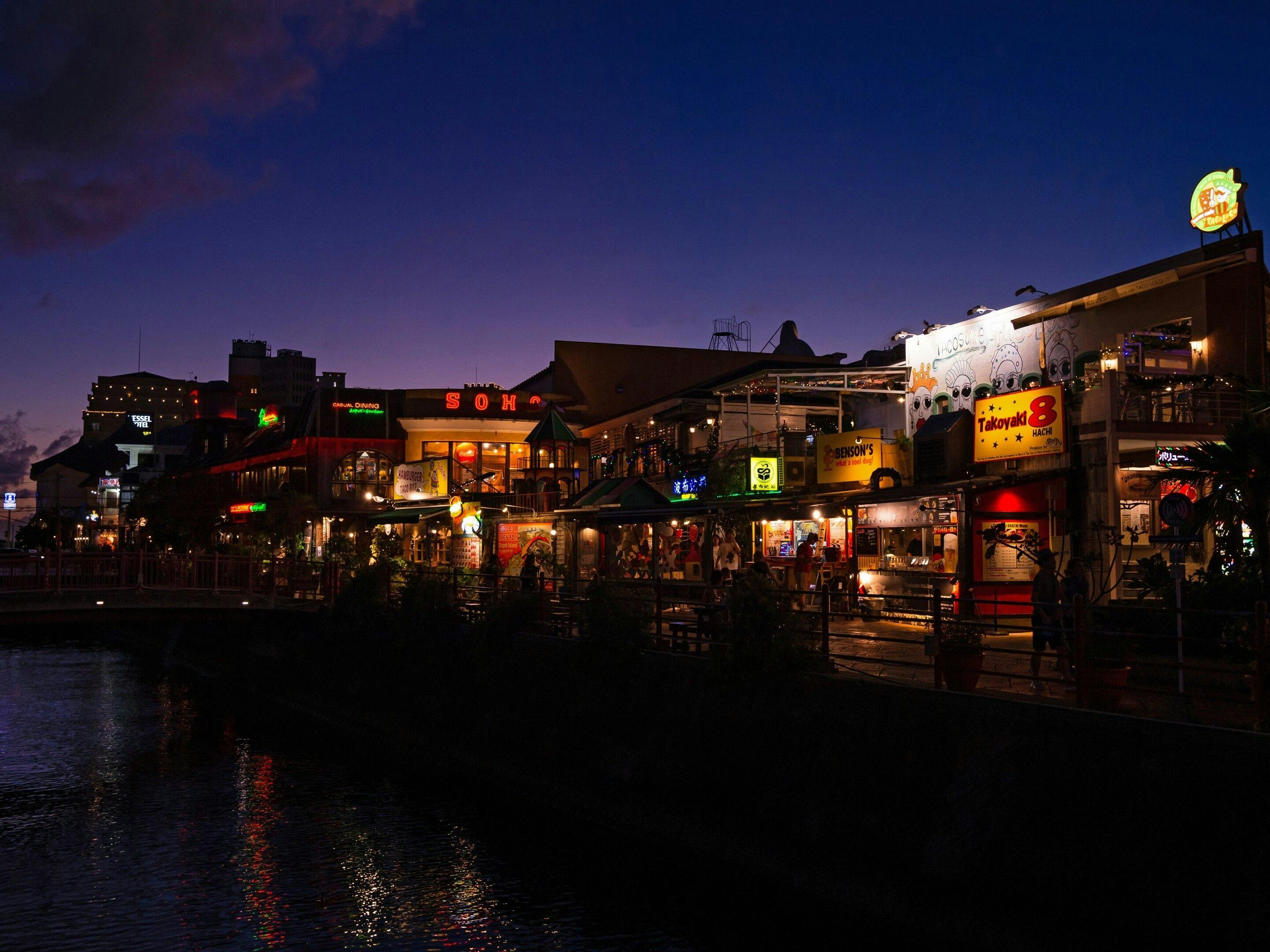 อเมริกันวิลเลจ (ขับรถ 5 นาที)