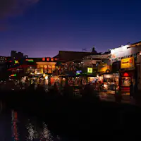 อเมริกันวิลเลจ (ขับรถ 5 นาที)