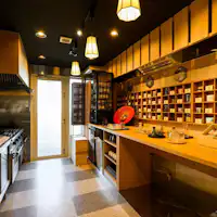 ครัวส่วนกลางชั้น 2 และร้านจำหน่ายสินค้าแบบไร้พนักงาน