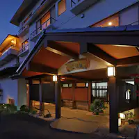 ที่พักคัปปะซันจิโร่ ยูโนะซาโตะ ทางเข้า (วิวตอนเย็น)