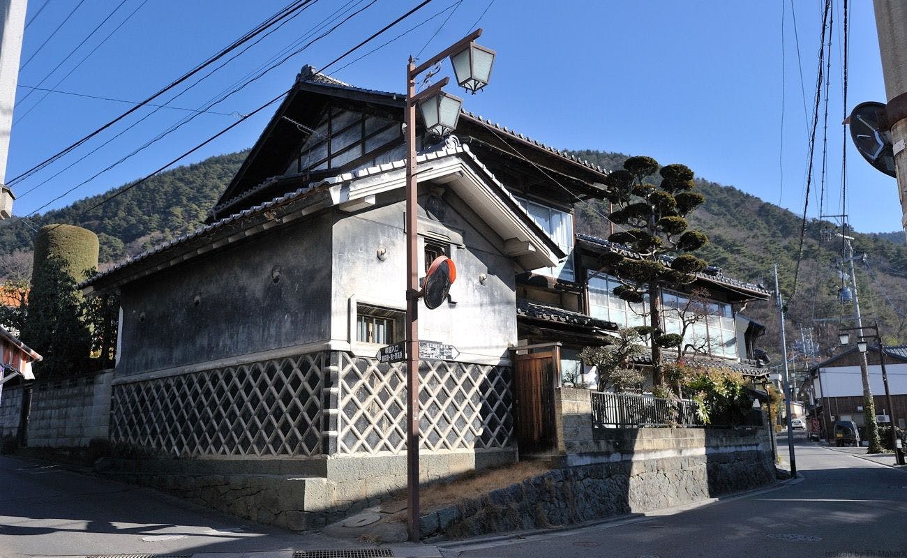 白糸湯の街通り