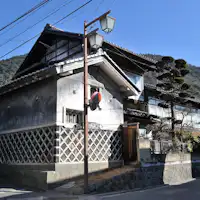 白糸湯の街通り