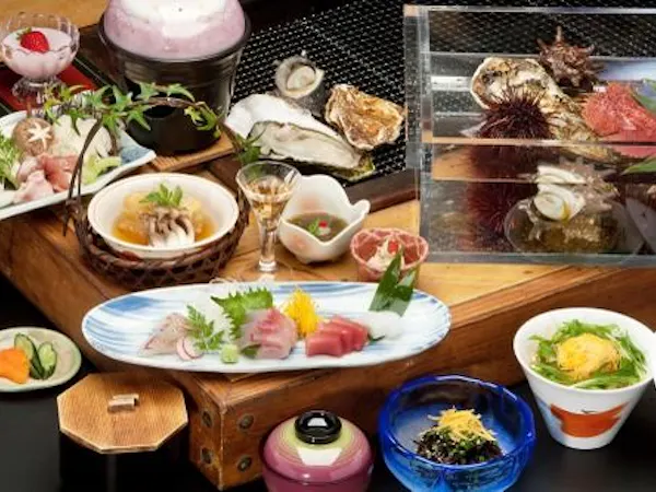 【夕食評価 九州No.1】車海老・さざえ・岩牡蠣など新鮮な魚介類を職人が目の前で焼く「磯あそび会席」