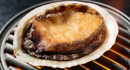 【ワンランク上の磯あそび】目の前で焼き上げるお料理に「壱岐牛」か「あわび」を追加するチョイスプラン